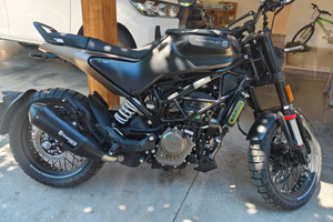 Husqvarna Svartpilen 125 - 200km