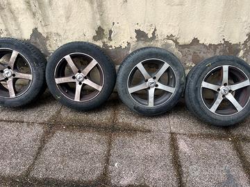 Treno gomme estive 185/60 R15 su cerchi in lega