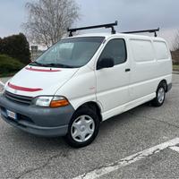 Toyota Hiace 2.4(Hilux)