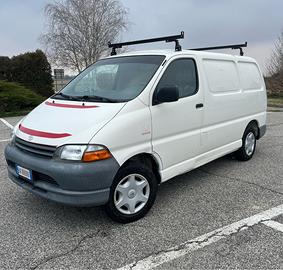 Toyota Hiace 2.4(Hilux)
