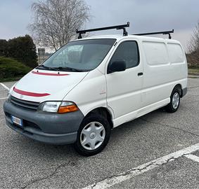 Toyota Hiace 2.4(Hilux)