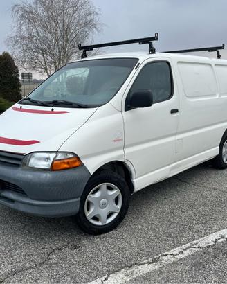 Toyota Hiace 2.4(Hilux)