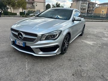 Mercedes Benz CLA 220 premium AMG 
