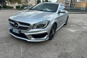 Mercedes Benz CLA 220 premium AMG 