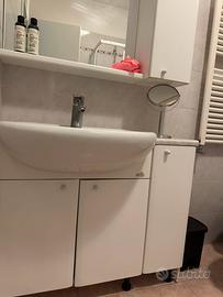 Mobile bagno con specchio e pensile
