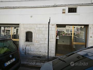 Locale commerciale via mottola