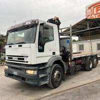 Motrice iveco con gru intercambiabile