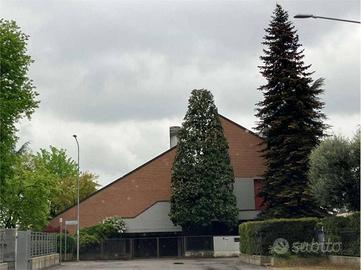 Villa di 400 m² con più di 5 locali e box auto dop