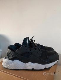 Nike huarache nere suola grigia hotsell