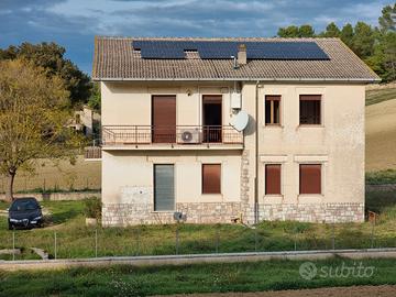 Struttura indipendente e giardino, terreno, garage