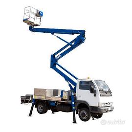 Operatore con piattaforma aerea