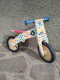 Bicicletta in legno senza pedali