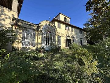 Villa di 1070 m² con più di 5 locali a Carmignano
