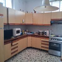 cucina tutto incluso ,più fornello ,tavolo armadio