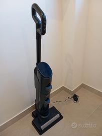 Aspira polvere e lava pavimenti