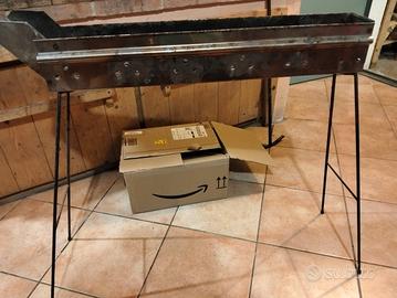 Cuoci arrosticini a carbonella 