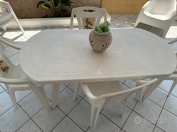 Tavolo bianco  esterni, in plastica, con 6 sedie