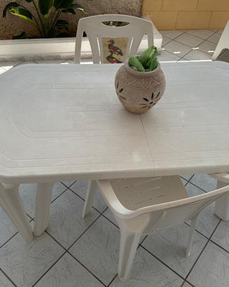 Tavolo bianco  esterni, in plastica, con 6 sedie