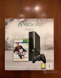 XBOX 360 (250 GB) + 2 Controller + 5 giochi