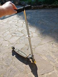 Monopattino a spinta