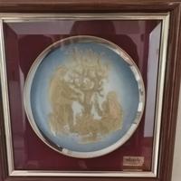 PIATTO IN PORCELLANA, ORO ZECCHINO E PLATINO