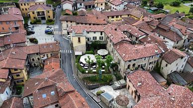 Attività / Licenza di 800 m² con 4 locali a Colle 
