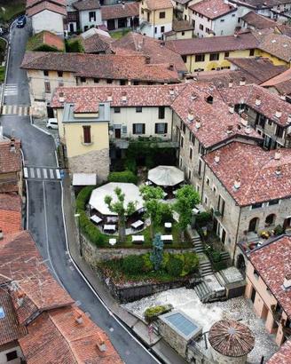 Attività / Licenza di 800 m² con 4 locali a Colle 