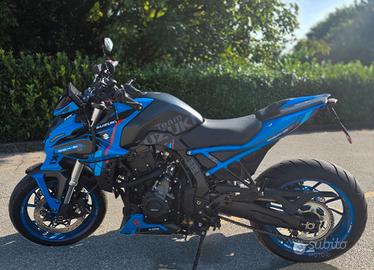 Suzuki GSX-8S Team suzuki 