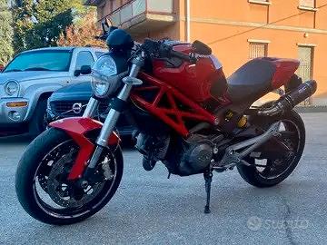 Ducati Monster  696 