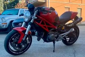 Ducati Monster  696 