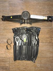 Mercedes Vito Viano cric attrezzi ruota di scorta