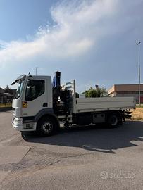 CAMION CON GRU