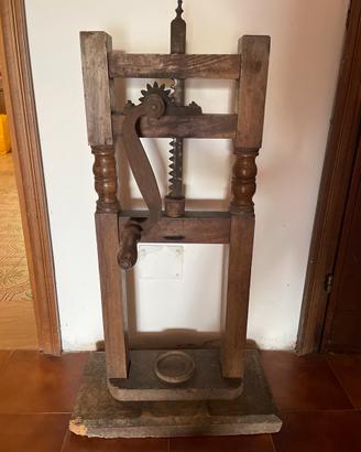 Antica Imbottigliatrice in Legno