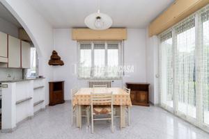 QUADRILOCALE IN VILLA CON GIARDINO PRIVATO DI 443