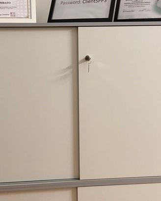 3 mobili Livarno con ante scorrevoli e chiavi
