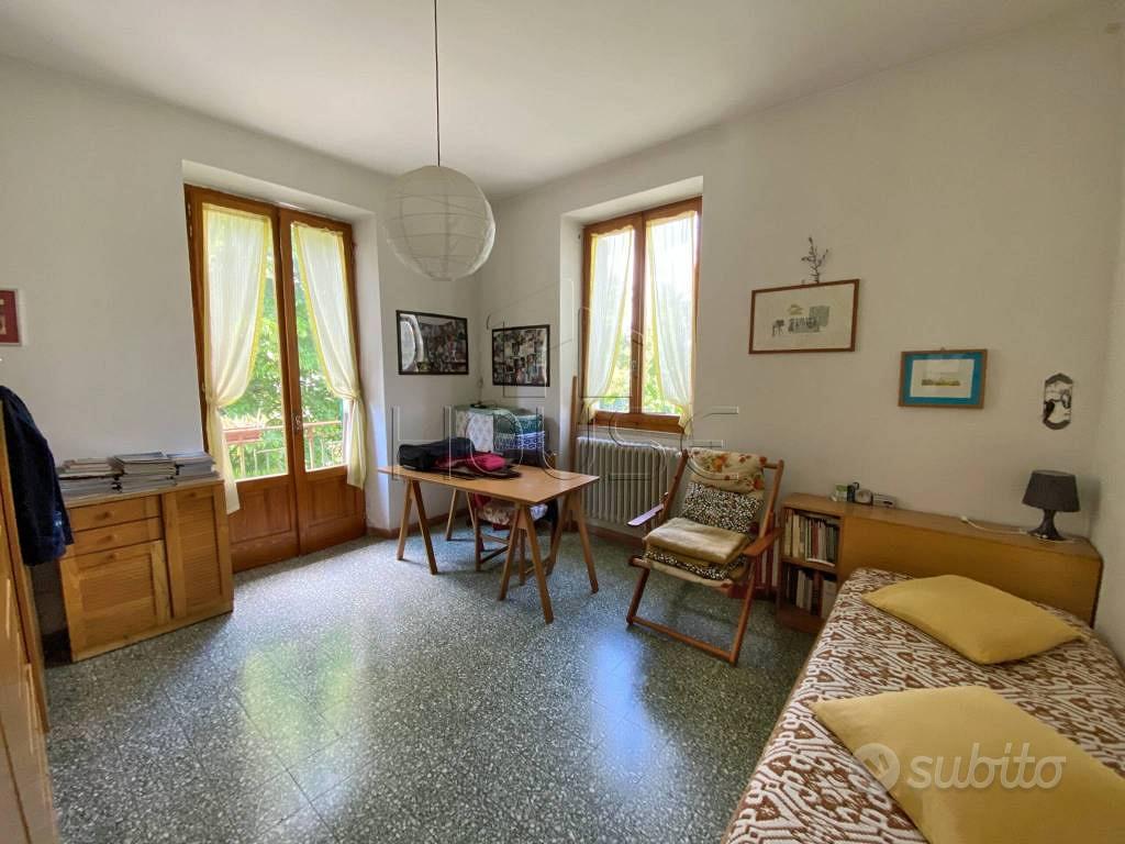 Rustico / Casale di 200 m² con più di 5 locali e b - Altro