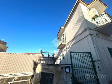 2 LOCALI A TORRE DEL GRECO