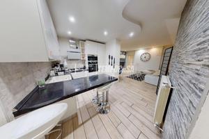 LOMAZZO: Ampio trilocale in centro paese con canti