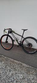 gravel cannondale in carbonio.