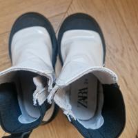 stivaletto di vernice con para di gomma