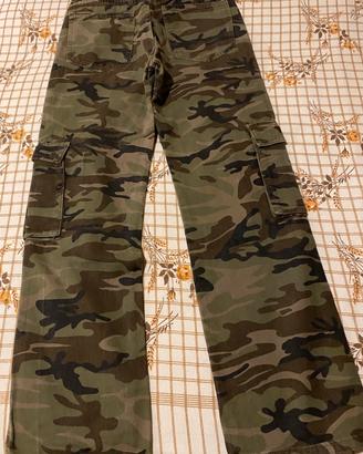 Pantaloni militari