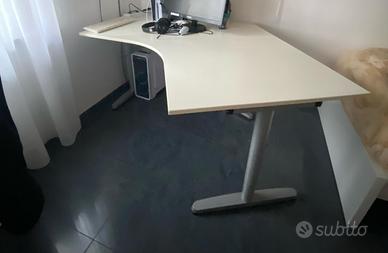 Scrivanie Ikea angolare