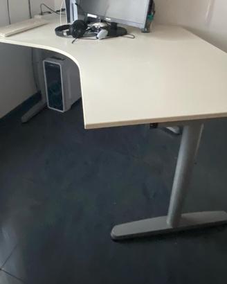 Scrivanie Ikea angolare