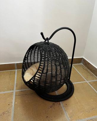 Cuccia sospesa per gatto in rattan con supporto