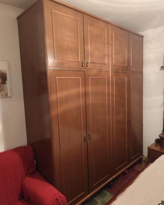 Armadio classico in legno massello – Eleganza senz