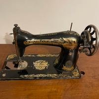 Macchina da cucire vintage SINGER