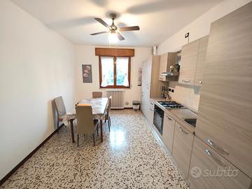 Trilocale primo piano ed ultimo in centro