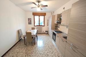 Trilocale primo piano ed ultimo in centro