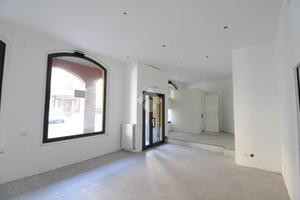 NEGOZIO A VILLA D'ALMÈ