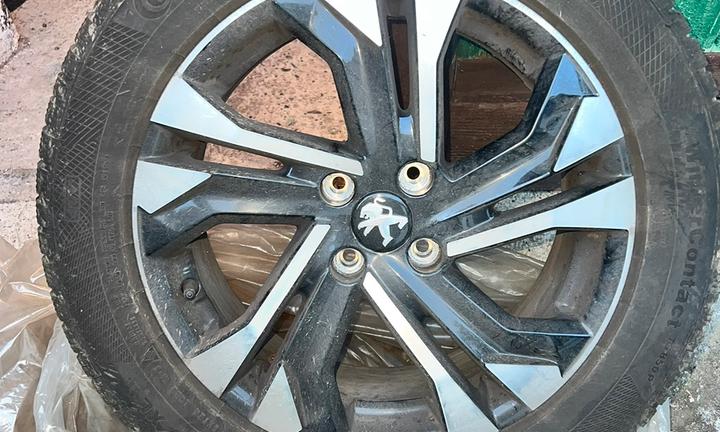 Cerchi in lega 17’’ + Gomme Invernali Peugeot 2008